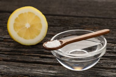 Limonlu ve limonlu kabartma tozu