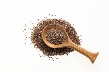 Kaşıktaki organik taze chia tohumları - Salvia Hispanica