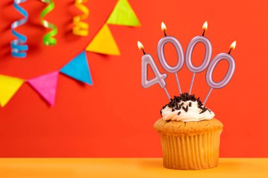 Takipçi veya beğeni sayısı - 4000 numaralı mum