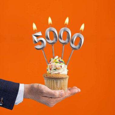 5.000 numaralı mum - takipçi veya beğeni sayısı