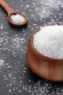 Magnezyum klorür, deniz suyu ve tuzlu suda bulunan bir magnezyum kaynağı olan iyonik mineral bileşiğidir..