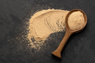 Kaşıkta organik maca - Lepidium meyenii