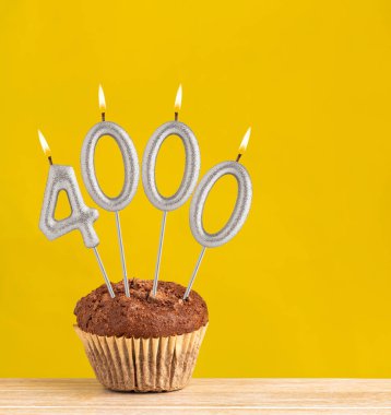 Takipçi veya beğeni sayısı - 4000 numaralı mum