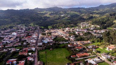 Tibasosa, Boyaca - Kolombiya. 8 Mayıs 2025. Bir İHA 'nın hava görüntüsü. Departmandaki 123 belediyeden biridir..