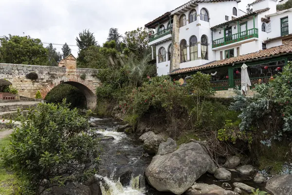 Mongui, Boyaca - Kolombiya. 10 Mayıs 2025. Calicanto Köprüsü belediyede bir turistik merkezdir. Morro Nehri 'nin üzerinde yer alıyor ve kasabanın eski girişini koruyor.