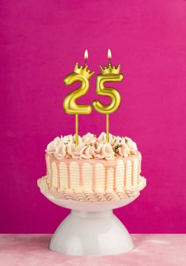 25 numaralı doğum günü mumu - Damlatan pembe kutlama pastası