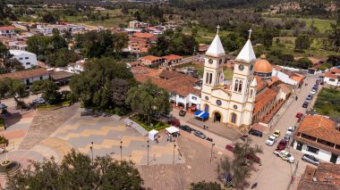 Sutamarchan, Boyaca - Kolombiya. 11 Mayıs 2025. Tunja 'nın 44 kilometre batısındaki belediyenin panoramik insansız hava aracı görüntüsü.
