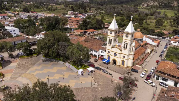 Sutamarchan, Boyaca - Kolombiya. 11 Mayıs 2025. Tunja 'nın 44 kilometre batısındaki belediyenin panoramik insansız hava aracı görüntüsü.