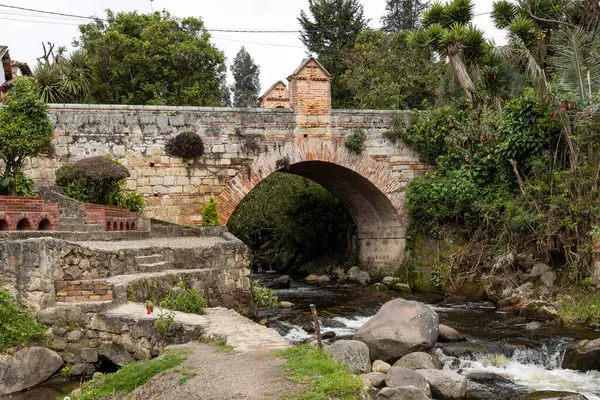 Mongui, Boyaca - Kolombiya. 10 Mayıs 2025. Gerçek Calicanto Köprüsü, heybetli bir taş köprü.