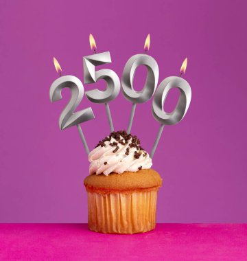 2500 numaralı mum - takipçi veya beğeni sayısı