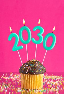 Yeni yıl kutlamaları için 2030 numaralı mumlar.