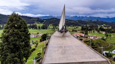 Paipa, Boyaca, Kolombiya. 9 Mayıs 2025. Ülkedeki en büyük anıt, Mızraklılar Anıtı olan Vargas Bataklığı..