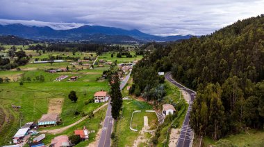Paipa, Boyaca, Kolombiya. 9 Mayıs 2025. Büyük bir heykel kompleksi olan Vargas Bataklığı 'nın Mızrakçıları Anıtı..