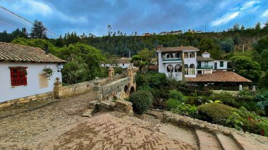 Mongui, Boyaca - Kolombiya. 10 Mayıs 2025. Calicanto Köprüsü belediyede bir turistik merkezdir. Morro Nehri 'nin üzerinde yer alıyor ve kasabanın eski girişini koruyor.
