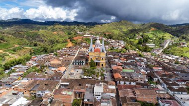 Santo Domingo, Antioquia, Kolombiya. 27 Nisan 2025. Panoramik İHA görüntüsü, Belediye Medellin 'e 71 km uzaklıkta.
