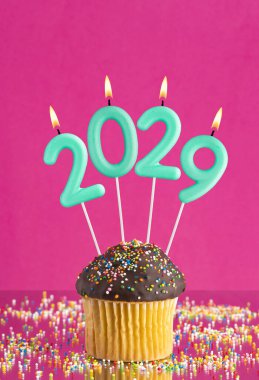 Mutlu yıllar 2029 - Mumlar yanan numaralar şeklinde