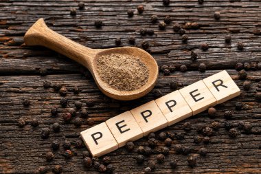 Piper nigrum - kaşıkta organik karabiber