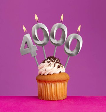 Takipçi veya beğeni sayısı - 4000 numaralı mum