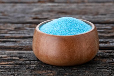 Bir kasedeki mavi yaygın tuz - Potasyum florür