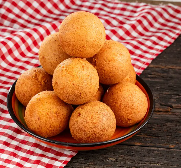 Kızarmış peynirli börek - Tipik Kolombiya mutfağı