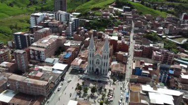 Donmatias, Antioquia, Kolombiya. 15 Haziran 2025. Bir İHA 'nın hava görüntüsü. Deniz seviyesinden 2,200 metre yüksekliktedir..