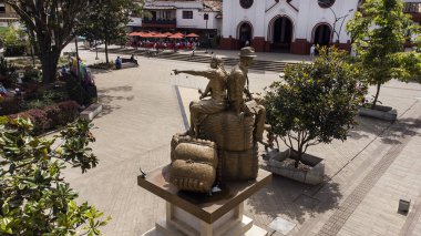 Guarne, Antioquia, Kolombiya. 2 Haziran 2025. İnsansız hava aracı ile hava görüntüsü. Departmandaki 125 belediyeden biridir..