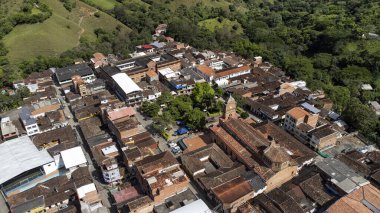 Ebejico, Antioquia - Kolombiya. 25 Mayıs 2025. Hava aracı görüntüsü, deniz seviyesinden 1,159 metre yüksekte..