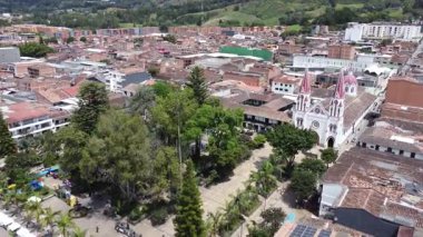 La Ceja del Tambo, Antioquia, Kolombiya. 21 Haziran 2025. Panoramik İHA görüntüsü, belediye Medellin 'e 41 km uzaklıkta..