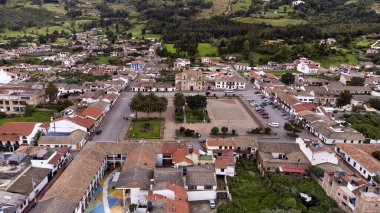 Tibasosa, Boyaca - Kolombiya. 8 Mayıs 2025. Bir İHA 'nın hava görüntüsü. Departmandaki 123 belediyeden biridir..