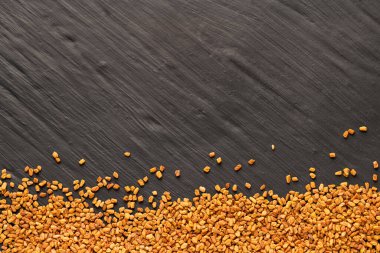 Çiğ organik çemen otu tohumları - Methi Dana