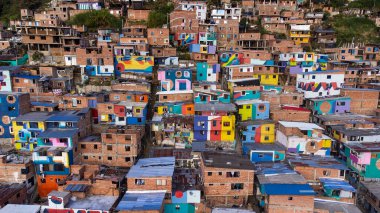 Medellin, Antioquia, Kolombiya. 15 Temmuz 2025. Takımyıldızları 14.819 metrekarelik çağdaş kentsel bir sanat eseridir..