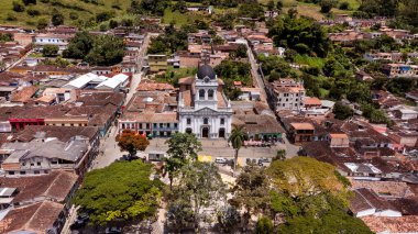 Titiribi, Antioquia, Kolombiya. 12 Temmuz 2025. Kederli Meryem Kilisesi, Katolik Kilisesi