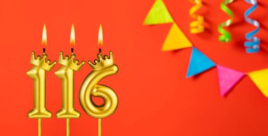 116 numaralı mum - Turuncu arka planda flama ile doğum günü kutlaması