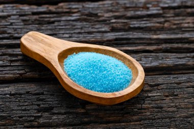 Bir kaşıkta mavi deniz tuzu - Küprik sülfat