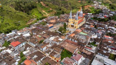 Santo Domingo, Antioquia, Kolombiya. 27 Nisan 2025. Hava aracı görüntüsü. Deniz seviyesinden 1,975 metre yükseklikte..