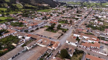 Tibasosa, Boyaca, Kolombiya. 8 Mayıs 2025. Zengin tarihi, sömürge mimarisi ve güzel bahçeleriyle ünlü bir kasaba..