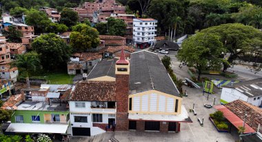 La Pintada, Antioquia, Kolombiya. 22 Temmuz 2025. Kilise, belediyenin ana parkında yer alan modern bir şapel tipi binadır.