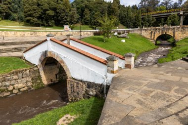 Tunja, Boyaca, Kolombiya. 8 Mayıs 2025. Boyaca Köprüsü Pan-Amerikan Otoyolu 'nda bulunan küçük bir köprüdür..