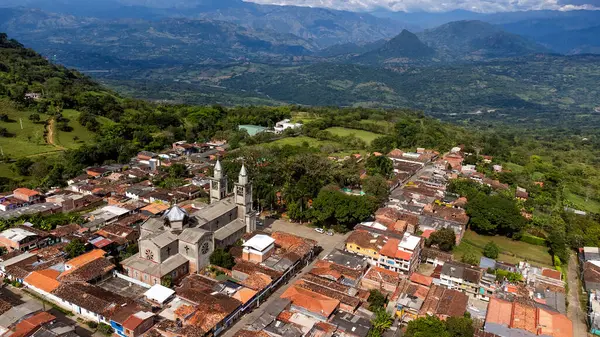 Palermo, Tamesis, Antioquia, Kolombiya. 22 Temmuz 2025. Hava aracı görüntüsü, 2614 nüfuslu bir kasaba..