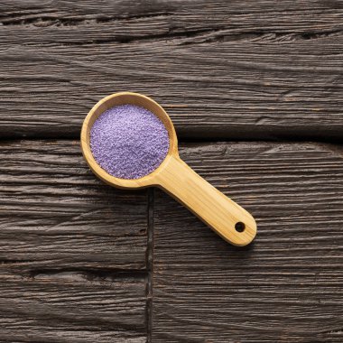 Bir kaşıkta yaban mersini aromalı şeker - Kokteyl jant dekorasyonu