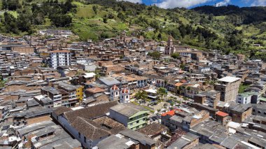 Granada, Antioquia, Kolombiya. 28 Haziran 2025. İnsansız hava aracı ile hava görüntüsü. Deniz seviyesinden 2,050 metre yüksekliktedir..