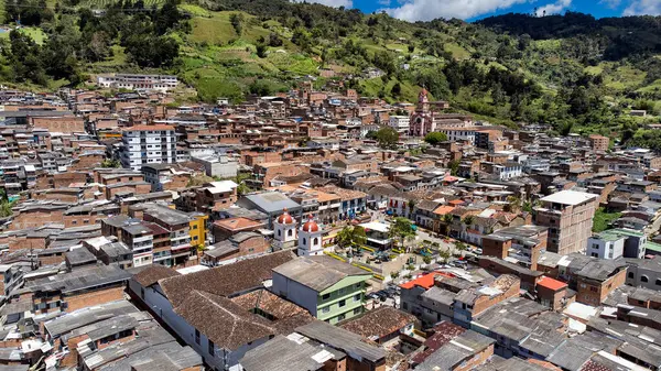 Granada, Antioquia, Kolombiya. 28 Haziran 2025. İnsansız hava aracı ile hava görüntüsü. Deniz seviyesinden 2,050 metre yüksekliktedir..