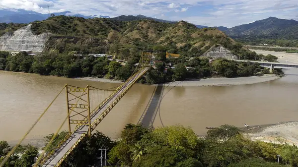 Paso Real Bridge, Afrika kıtasında bulunan Santa Fe de Antioquia eyaletinde yer alan bir şehirdir..