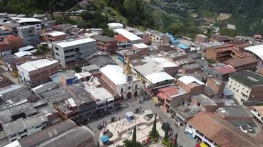 Giraldo, Antioquia, Kolombiya. 3 Ağustos 2025. Hava aracı görüntüsü. Departmandaki 125 belediyeden biridir..