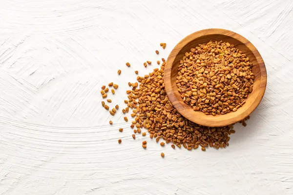 Methi Dana - Ahşap kasede kurutulmuş organik çınar tohumu