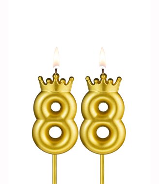 88 numaralı taçla altın mum - beyaz arka plan