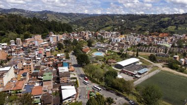 El Penol, Antioquia, Kolombiya. 12 Ağustos 2025. İnsansız hava aracı ile hava görüntüsü. Departmandaki 125 belediyeden biridir..