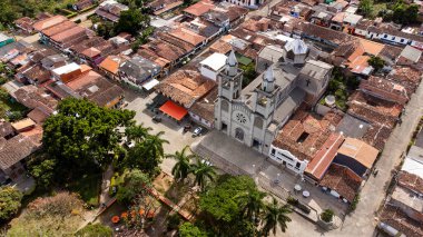 Palermo, Tamesis, Antioquia, Kolombiya. 22 Temmuz 2025. Panoramik insansız hava aracı görüntüsü, Medellin 'e 98 km uzaklıkta..