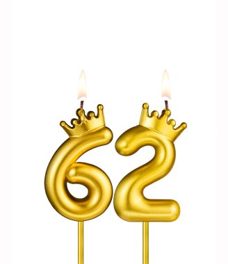 Altmış iki numaralı taçlı altın mum.