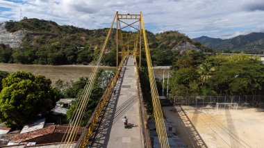 Cauca Nehri 'ni geçen Santa Fe de Antioquia' nın gerçek köprüsü.